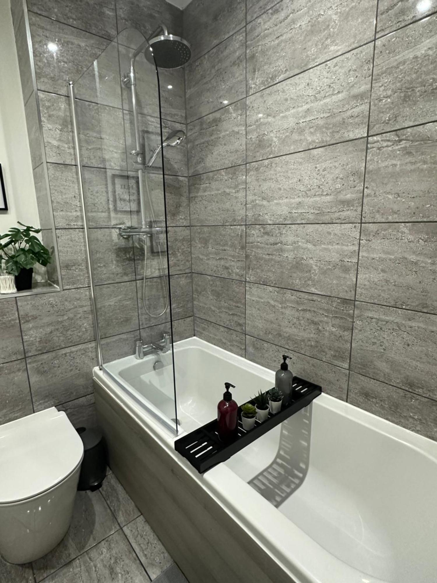 Retro Suite A Luxury Apartment With King Size Bed Wii Games And Entertainment Leicester Exteriér fotografie